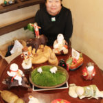 十二支ずらり 黄金の犬で新年を祝う 伊賀市・松岡さん