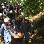 登山道で消防職員が訓練 伊賀市の霊山で