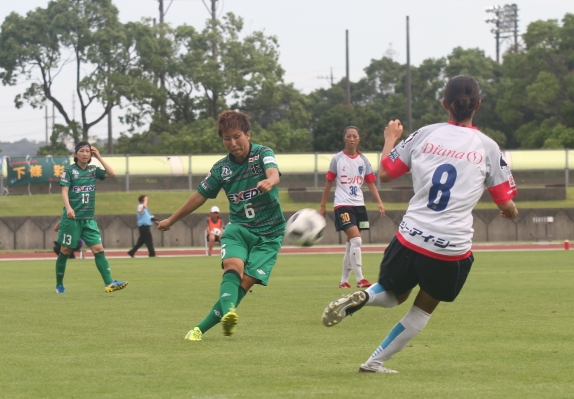 首位くノ一が5連勝　東員町でニッパツに3発　なでしこ2部