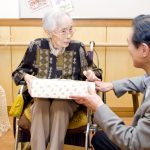 名張市最高齢者の深山さん104歳 市長「市の誇り」と祝う