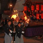 宵宮祭のたいまつ行列練る 宇流冨志禰神社秋祭り