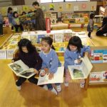 親子で楽しむ「みんなでえほん展」 26日まで 伊賀市の曙保育園