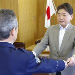 窃盗未遂容疑者逮捕に貢献 名張署が感謝状