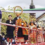 黄金面の菩薩 練り歩く 西蓮寺で14日