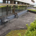 “秘密”の喫煙スペース 控室ベランダの吸い殻入れ撤去 名張市議会