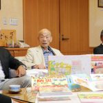 防災学ぶ絵本128冊 名張市造園協力会が寄贈
