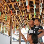 風に揺られる風鈴1千個 伊賀の広禅寺で