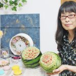 繊細な作業 感嘆の声 カービング 名張市の髙塚さん