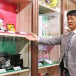 名張出身・山口蛍選手 サッカーグッズ展示 市郷土資料館で