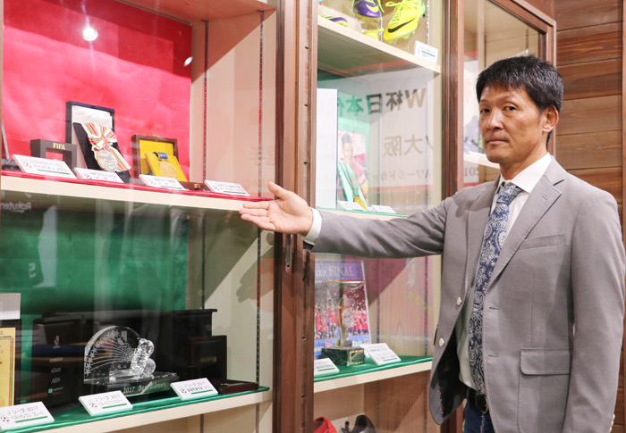 名張出身 山口蛍選手 サッカーグッズ展示 市郷土資料館で 伊賀タウン情報 You