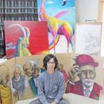 独特の世界観で絵画制作 伊賀市の菊山さん 「イガデハク」でライブペイント披露