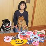 シュシュやバンダナ “うちの子に”手作り 伊賀市の稲岡さん