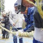 新年準備でしめ縄づくり 名張の宇流冨志禰神社