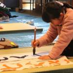 新年に願い込め 伊賀・菅原神社で書初め大会