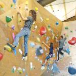 クライマーの支え 半年で再建 伊賀市のクライミングジム