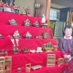 「皆でわいわい」飾る 4代継承ひな人形 名張市の小村さん家族