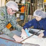 日本酒造り伊賀で体感 豪シェフのライアンさん