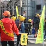 歩行者の事故防止を 小学校始業日に交通安全啓発 伊賀署など