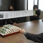 忍者から巻物応援メッセージ 園児と保育士に 伊賀市