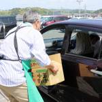 ドライブスルーで野菜販売 とれたて名張交流館