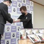 医療従事者にレトルトカレー寄贈 名張の精肉店