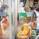不安解消へ工夫し面会 伊賀市の老健施設