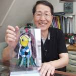 店頭にアマビエ 趣味のステンドグラスで 伊賀の印章店主