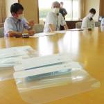 自社製フェースシールド400枚寄贈 名張の包装資材工場