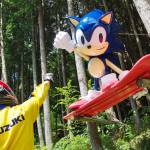 海外も注目「謎のソニック像」 設置者遺族が補修 伊賀市高尾