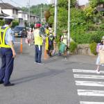 短い夏休み終わり2学期開始 名張市立小中 署員ら街頭指導