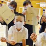正しい計量学んで 小2全員に定規贈る 県計量協名張支部