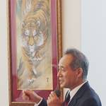 市民センターに虎が来た 桔梗が丘でロビー展示