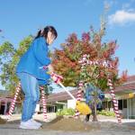 「実りある人生に」園児がブルーベリー植樹 名張幼稚園50周年