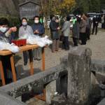 しぐれ忌に100人 市民ら芭蕉しのぶ 伊賀市の萬壽寺で