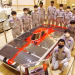 自動車販売店でソーラーカー展示 高校生製作 名張で1月末まで