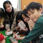 みんなの「夢」でダムつくろう 願い事書いた石埋設 川上ダム