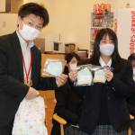 手作りマスク贈る 名張高生が介護施設入所者へ