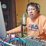 ネットラジオで情報発信 伊賀のスタジオから4番組