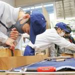 手作り家具の展示即売 6日に2年ぶり開催 伊賀白鳳高