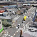 名張駅前に歩車分離式信号 歩行者と右左折車との事故防止