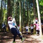 学校林に間伐材で遊具整備 児童が楽しく自然体験 名張の薦原小