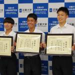 迷子の3歳児保護 近大高専生4人に感謝状 名張署