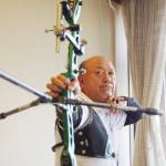 全日本アーチェリーへ照準 名張の長江さんが市長表敬