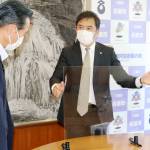 組み立て式の飛まつ防止パーテーション寄贈 名張・ボルグワーナー