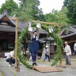 疫病退散願う「茅の輪」設置 名張・宇流冨志禰神社