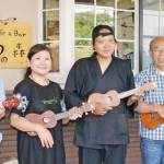 柔らかく軽快な音色 ウクレレグループ「ラウレア」名張の音楽カフェバーで結成