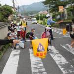 横断歩道で保護誘導 伊賀市の上野北小前で