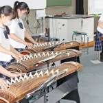 家族らに3年間の成果披露 名張青峰高・筝曲部
