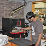 自身で内装手掛ける 思い詰まった店内に 伊賀市の西さん