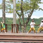 湖畔のウッドデッキ完成 クラウドファンディングで資金調達 名張・青蓮寺